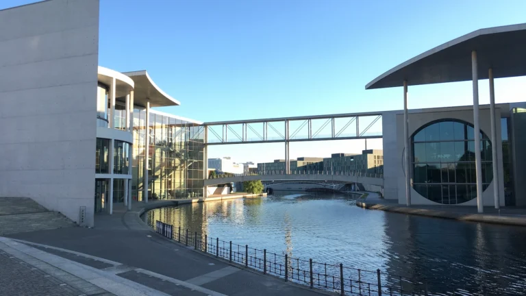 Lire la suite à propos de l’article 8 raisons d’organiser votre séminaire à Berlin