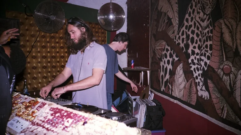 Lire la suite à propos de l’article Une porte au bout de la nuit