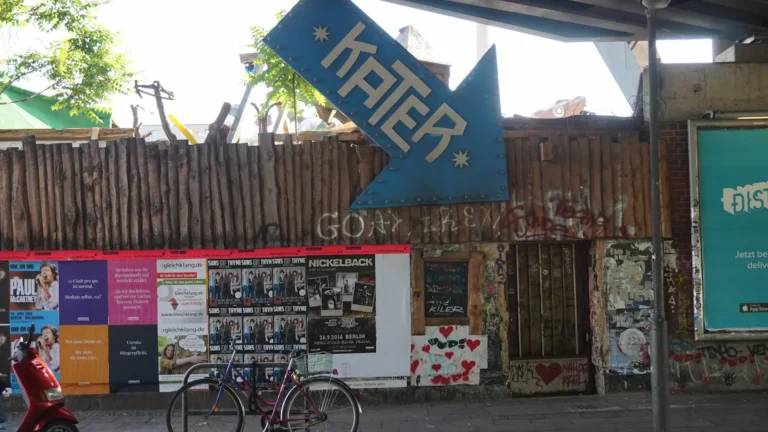 Lire la suite à propos de l’article Kater Blau vs Kater Holzig