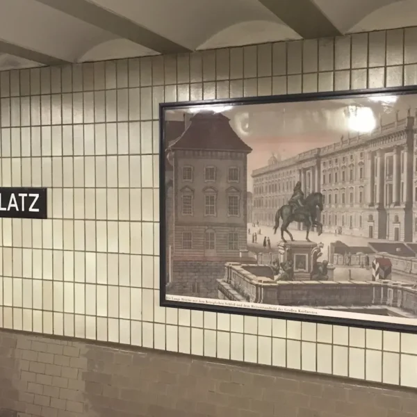 Expositions dans le métro à Berlin