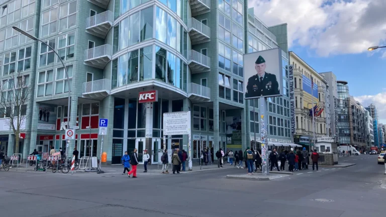 Lire la suite à propos de l’article Checkpoint Charlie : est-ce intéressant d’y aller ?